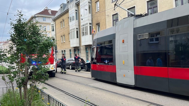 Yanlış park edilmiş araçlar Wiener Linien'in sefer tarifesi için uzun zamandır büyük bir sorun teşkil etmektedir. (Bild: zVg)