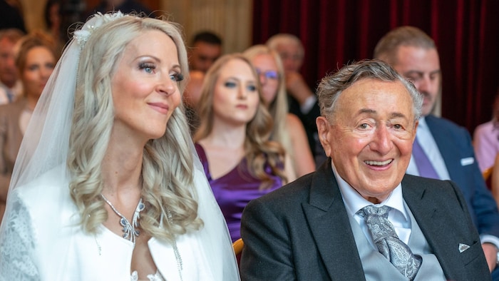 Simone Lugner war Richard Lugners sechste Ehefrau. Die Hochzeit fand am 1. Juni 2024 statt. Am ...