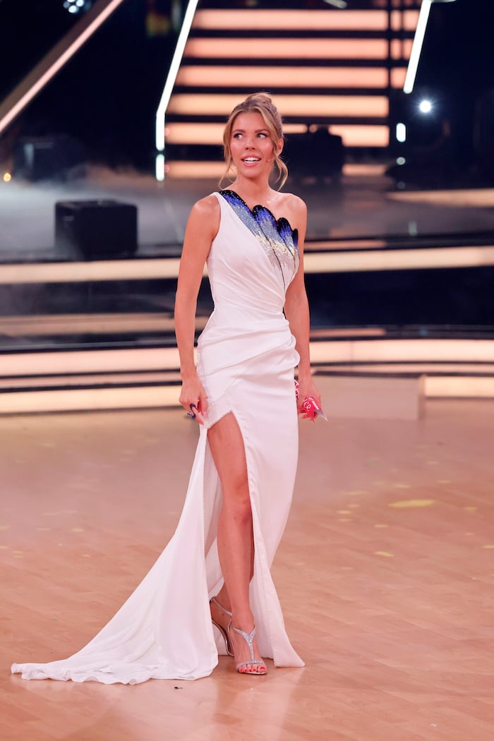 Beim Finale der diesjährigen Staffel setzte Victoria Swarovski auf ein weißes Wow-Kleid.