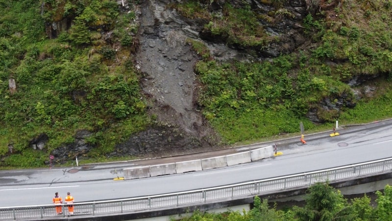 A single-lane bypass around the area has been set up. (Bild: Land Tirol)