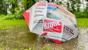 Der Regenschirm kann noch nicht engepackt werden. (Bild: Tratnik Marcel)