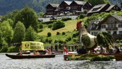 Die Letzte Generation platze in den traditionellen Bootskorso am Narzissenfest. (Bild: Letzte Generation Österreich)