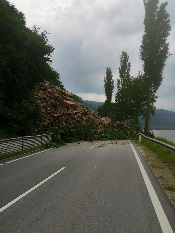 Vergangene Woche stürzten 13.000 Kubikmeter Gestein auf die B33