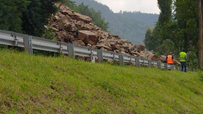 Felssturz auf der B33 in der Wachau