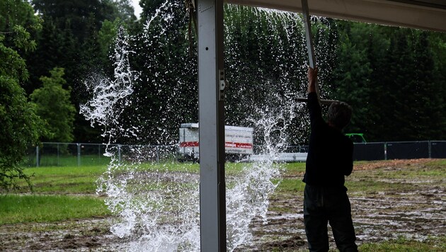 The masses of water cause problems for the festival site (Bild: Tröster Andreas)