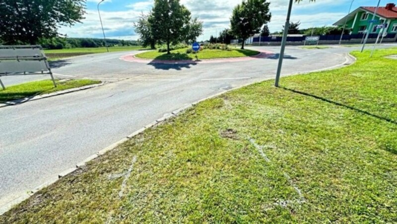 Marked in white: This is where the car of the accident victim (66) ended up. (Bild: Christian Schulter)