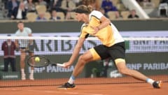 Alexander Zverev (re.) besiegt Holger Rune. (Bild: AFP/APA/Bertrand GUAY)