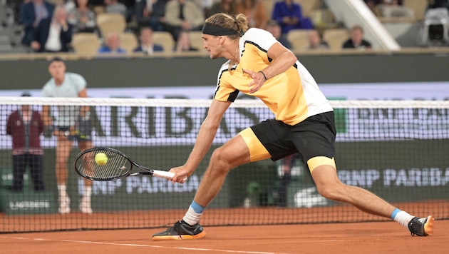 Alexander Zverev (re.) besiegt Holger Rune. (Bild: AFP/APA/Bertrand GUAY)