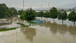 Beachvolleyball und Skaterpark stehen in Linz unter Wasser. (Bild: Dostal Harald)