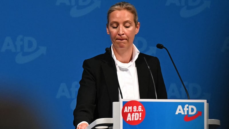 Im Umfragetief: die AfD mit ihrer Parteichefin Alice Weidel (45) (Bild: AFP)