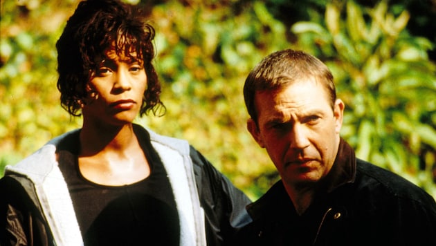 Kevin Costner ve Whitney Houston "Bodyguard" filminin çekimleri sırasında tanıştılar. (Bild: picturedesk.com/WARNER BROS / Mary Evans / picturedesk.com)