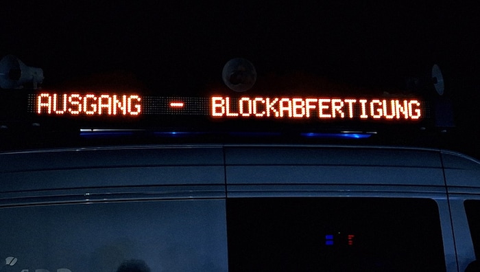 An gewissen Stellen gab es „Blockabfertigung“, auch für Fußgänger.