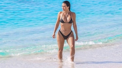 Kim Kardashian im letzten Urlaub ... Ein neues Foto ihres minimalen XXS-Bikinis sorgt jetzt für Aufregung. (Bild: Photo Press Service/www.PPS.at)