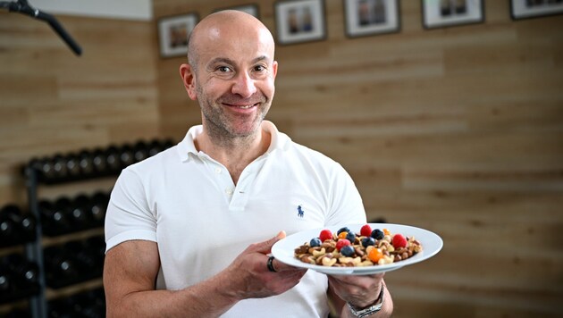 Lukas Grigorescu recommends fruit and nuts, for example, as a healthy snack in between. (Bild: Antal Imre/Imre Antal)