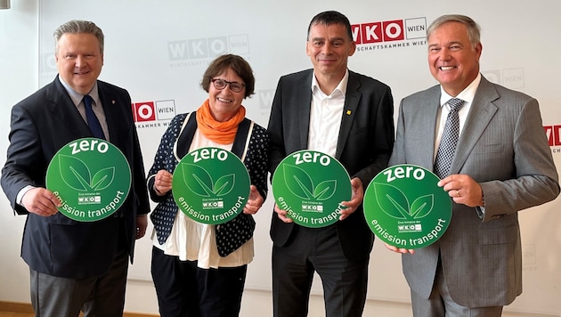 Mayor Michael Ludwig, Hel-Wacht Managing Director Margarete Landertshammer, Post CEO Walter Umundum and Vienna Chamber of Commerce President Walter Ruck (Bild: Lukas Zimmer)