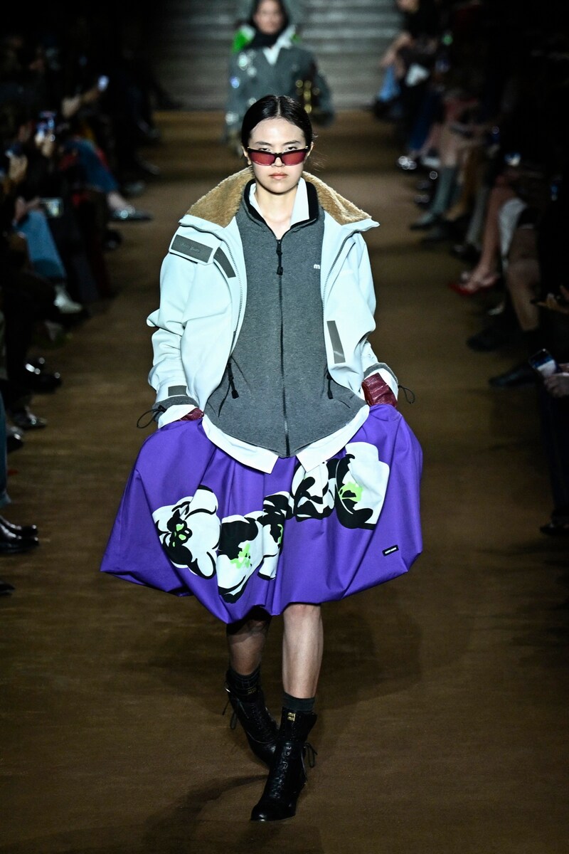 Auch in der Miu Miu Sommer-Kollektion sind Bubble-Skirts zu finden. (Bild: AFP/APA/JULIEN DE ROSA)