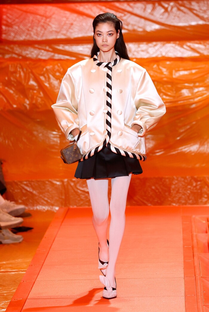 Louis Vuitton präsentierte eine kurze Version des bauschigen Rocks.