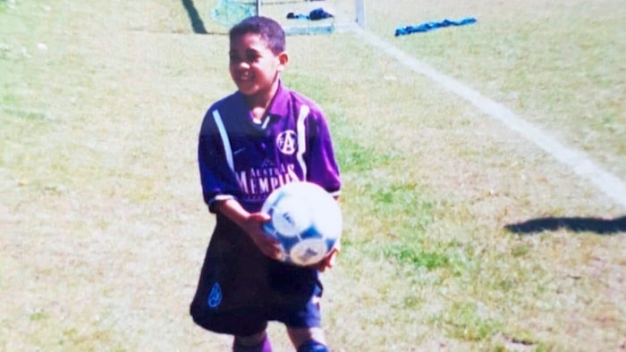 Mwene startete seine Karriere bei der Wiener Austria.