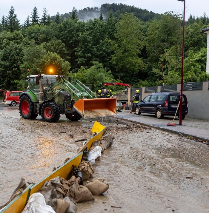 Krems bölgesindeki Paudorf'a bağlı bir pazar kasabası olan Hörfarth'ta acil durum hizmetleri ...