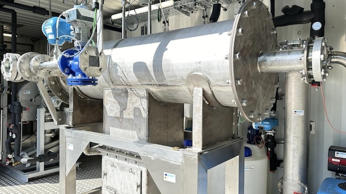 This process heats the material to around 600 degrees Celsius and the organic components are decomposed. The resulting pyrolysis gas is incinerated and the resulting energy is recovered.
