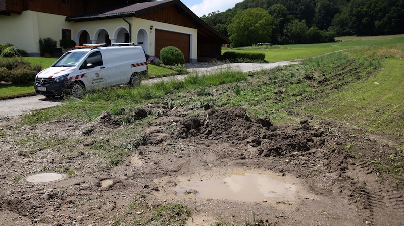 In Dorfbeuern wurden einige Güterwege massiv beschädigt, müssen gesperrt werden. (Bild: Tröster Andreas)