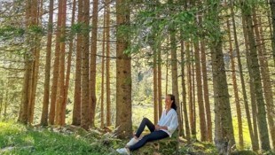 Nicht nur Steiermark-Urlauber, auch wir Einheimischen selbst schätzen den Wald als Energiequelle und Ruhepol (Bild: Steiermark Tourismus / Martina Haselwander)