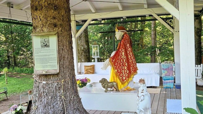 Burada düzenli olarak ruhani etkinlikler ve seminerler düzenlenmektedir.