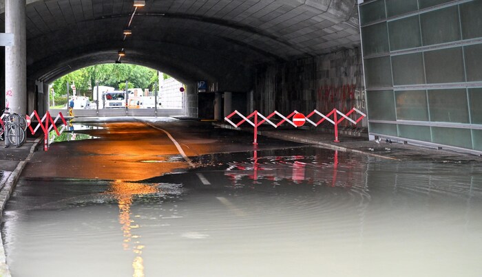 Straßen bei der Donau in Linz wurden überflutet.