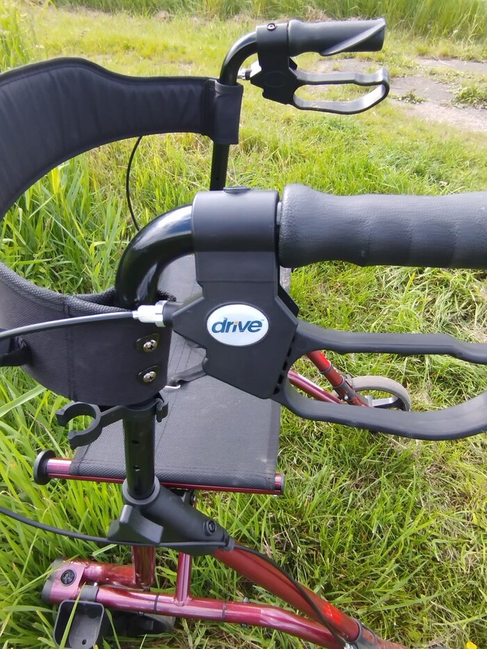 Detail vom Rollator, dessen Besitzer gesucht wird. Hinweise an die Polizei erbeten!