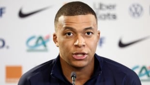 Der Streit zwischen Kylian Mbappe und PSG hört nicht auf. (Bild: AFP/APA/FRANCK FIFE)