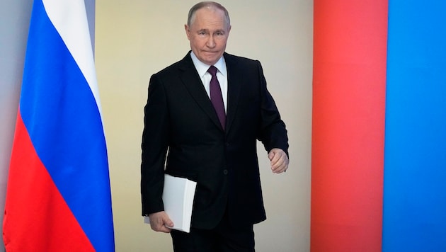 Vladimir Putin has been looking particularly square lately, according to experts. (Bild: AP ( via APA) Austria Presse Agentur)