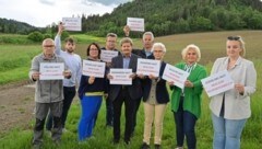 Für die Natur kampfbereit: „Wir wollen keinen Staub, wir wollen die Natur behalten!“ (Bild: Evelyn Hronek)