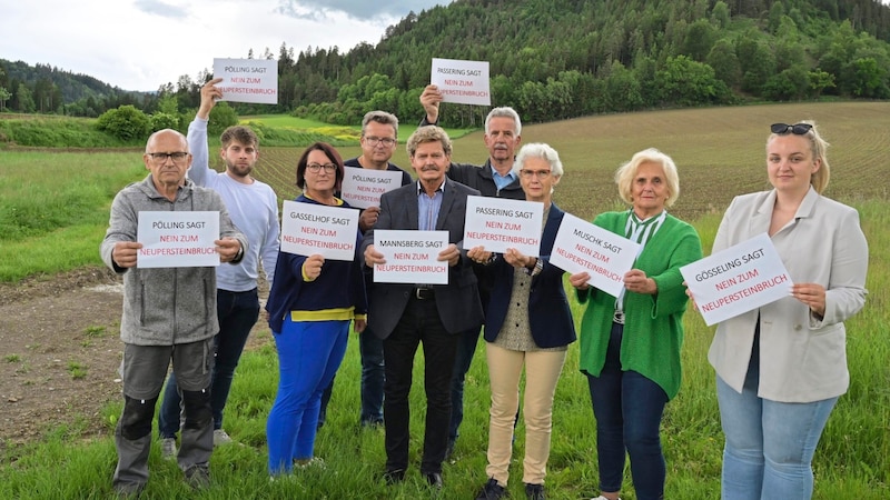 Ready to fight for nature: "We don't want dust, we want to keep nature!" (Bild: Evelyn Hronek)