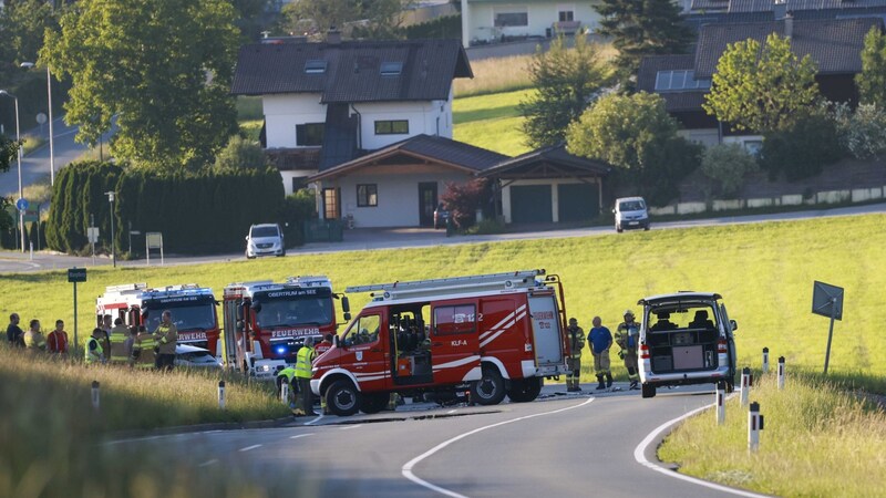 Die L 101 war während der Bergearbeiten komplett gesperrt (Bild: Pressefoto Scharinger © Daniel Scharinger)