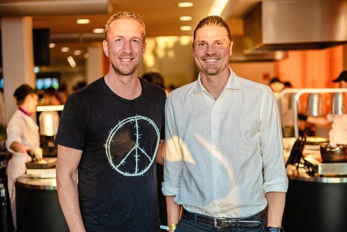 Marc Janko (l.) und Sebastian Prödl drückten im VIP-Club die Daumen. 