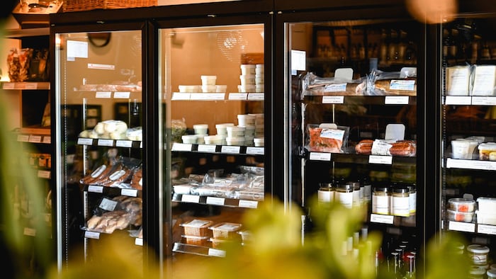 The chiller cabinet offers a wide range of products, from meat, sausage and fish to dairy ...