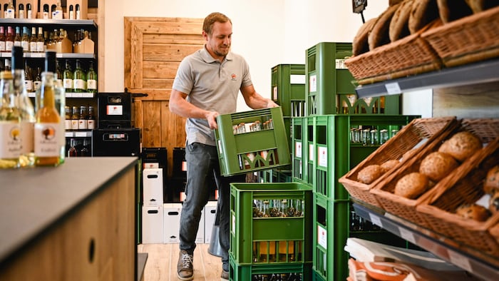 David Wieshaider at work. He invests a lot of time and passion in the production of his juices.