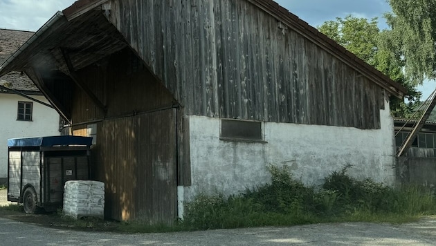 The animal drama took place on this farm in Attergau (Vöcklabruck district). The authorities had the stables evacuated and 94 cattle had to be slaughtered. (Bild: Loy Robert)