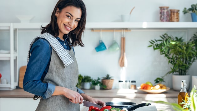 Die glamourösen „Trad Wives“ propagieren ein konservatives Rollenbild. (Bild: stock.adobe.com/2019 JOSEP SURIA)