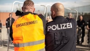 Bei Einsätzen kann es zu dramatischen Szenen kommen. (Symbolbild)
