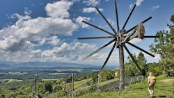 Wenn das Wetter mitspielt, bieten sich dem Wanderer im Sausal viele genussvolle Momente. (Bild: Weges)