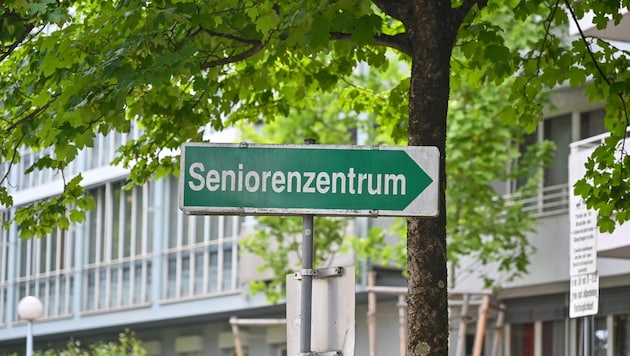 SP city deputy and social affairs officer Karin Hörzing believes that the ten senior centers in Linz are on the right track despite the critical report from the inspection office. (Bild: Dostal Harald)
