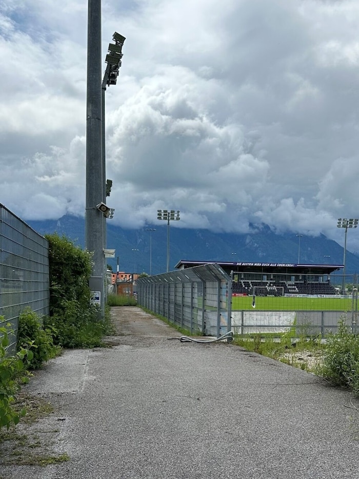 Innerhalb eines Tages stellte Austria Salzburg mit vielen Freiwilligen . . .