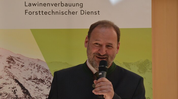 Host Daniel Kurz during his "laudatory speech"