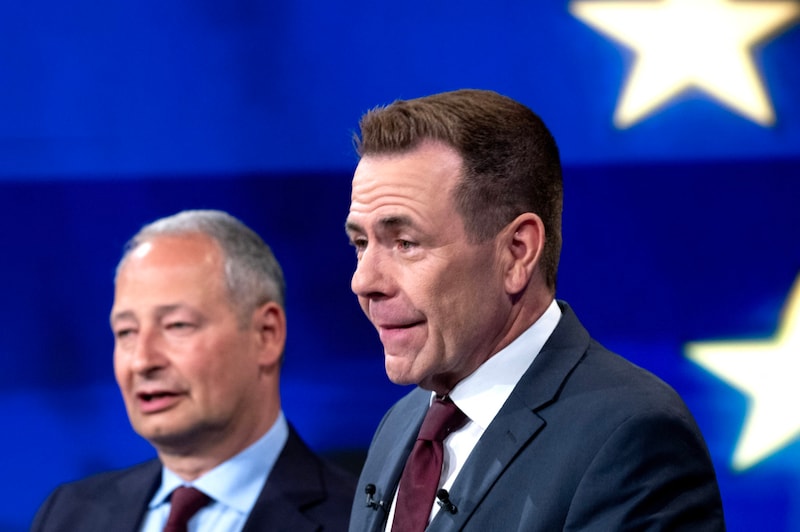 SPÖ politician Schieder (left) and FPÖ top candidate Vilimsky were almost always of a different opinion. (Bild: APA/AFP/Joe Klamar)