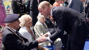 Prinz William im Gespräch mit Kriegsveteranen