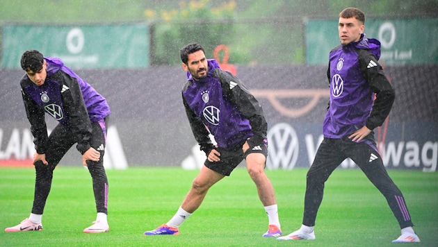 Brajan Gruda (r.) hat das DFB-Trainingslager verlassen. (Bild: AFP/APA/Tobias SCHWARZ)