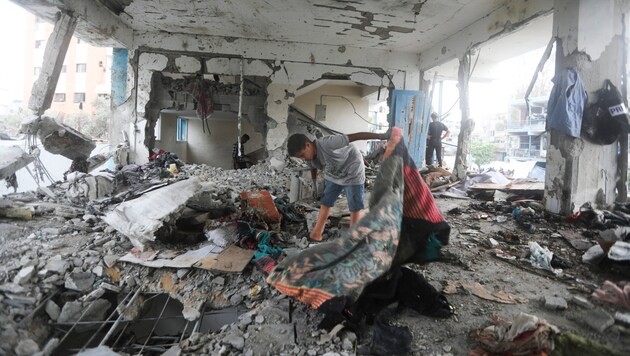Az iskola nagyrészt elpusztult. (Bild: AP)