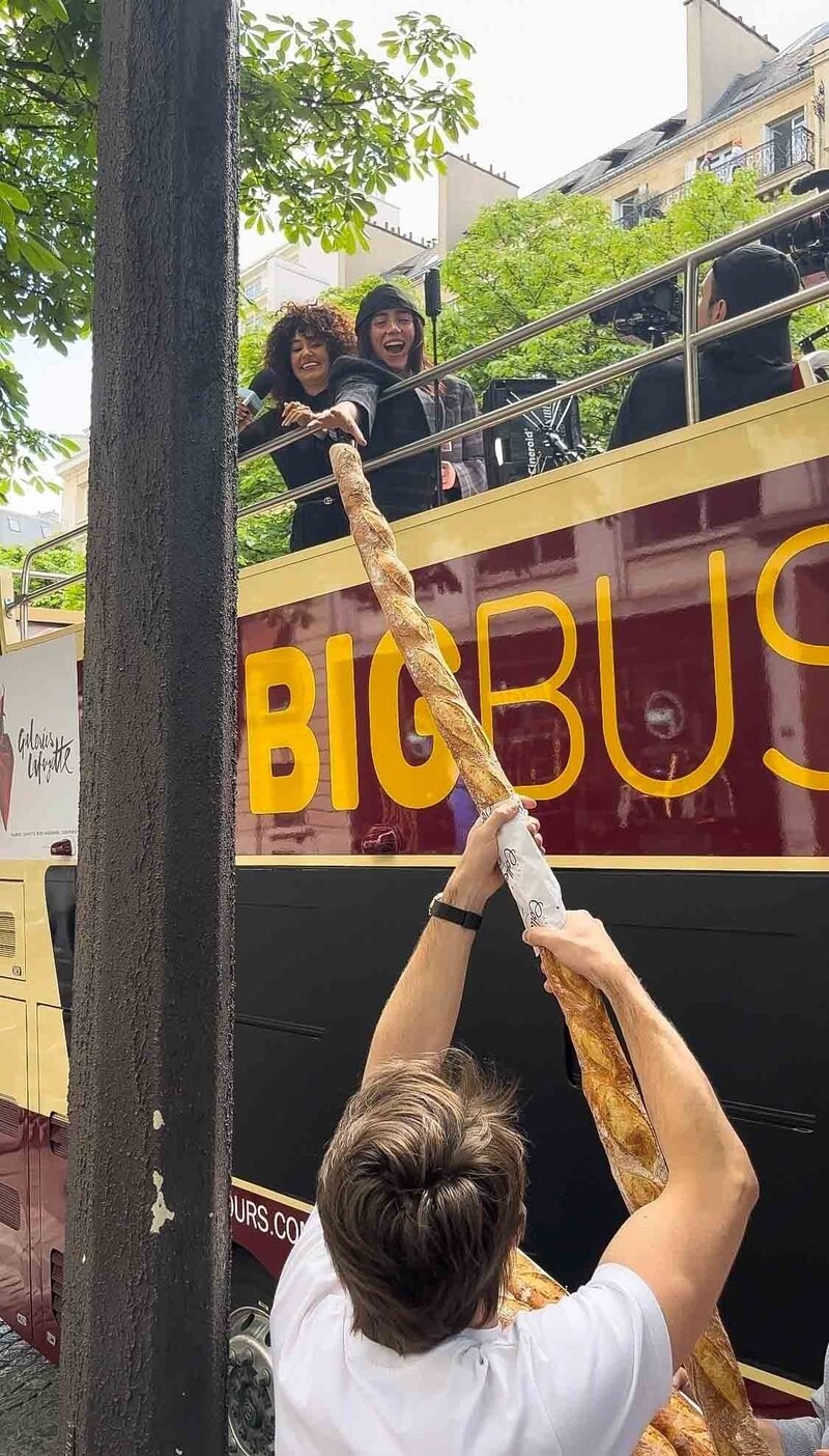 Billie Eilish is happy to help herself. (Bild: Photo Press Service/www.PPS.at)