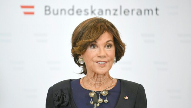 Short-term Federal Chancellor Brigitte Bierlein after her inauguration on June 3, 2019 (Bild: APA/ROLAND SCHLAGER)